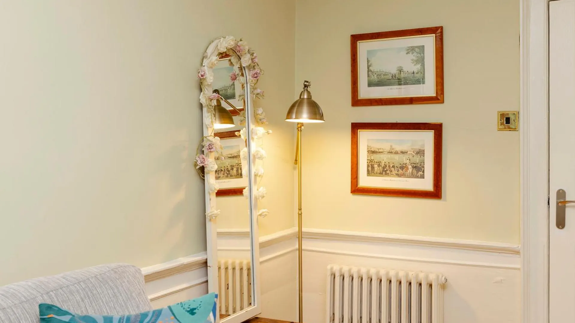 Joivy Beautiful Apartment, Private Garden, Calton Hill Edinburgh Apartmán