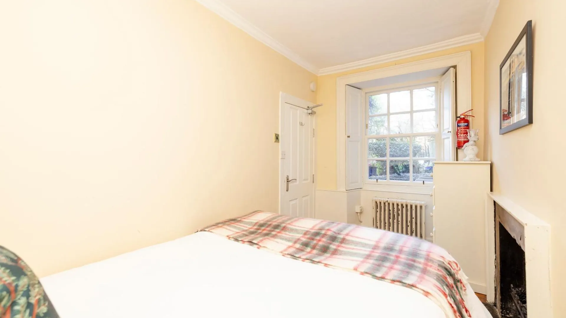 Joivy Beautiful Apartment, Private Garden, Calton Hill Edinburgh 0*,  Velká Británie