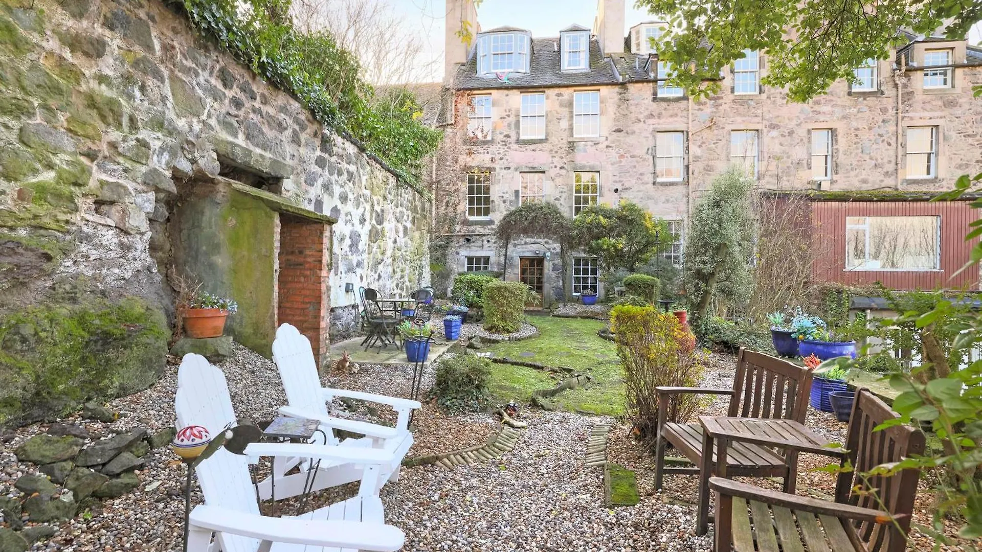Joivy Beautiful Apartment, Private Garden, Calton Hill Edinburgh Apartmán