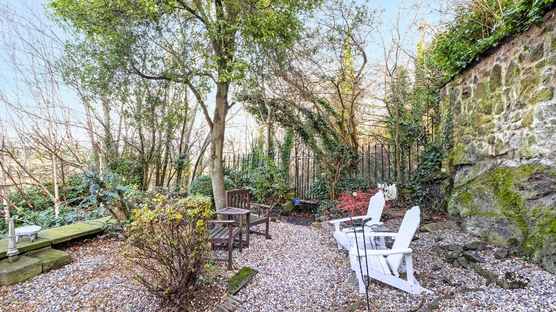 Joivy Beautiful Apartment, Private Garden, Calton Hill Edinburgh Apartmán