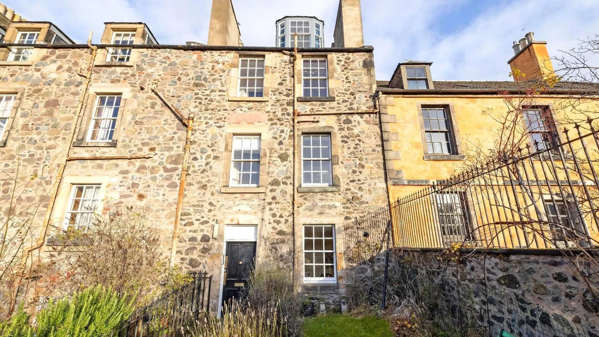 Joivy Beautiful Apartment, Private Garden, Calton Hill Edinburgh Apartmán