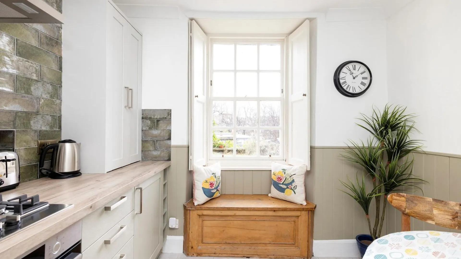 Joivy Beautiful Apartment, Private Garden, Calton Hill Edinburgh Apartmán