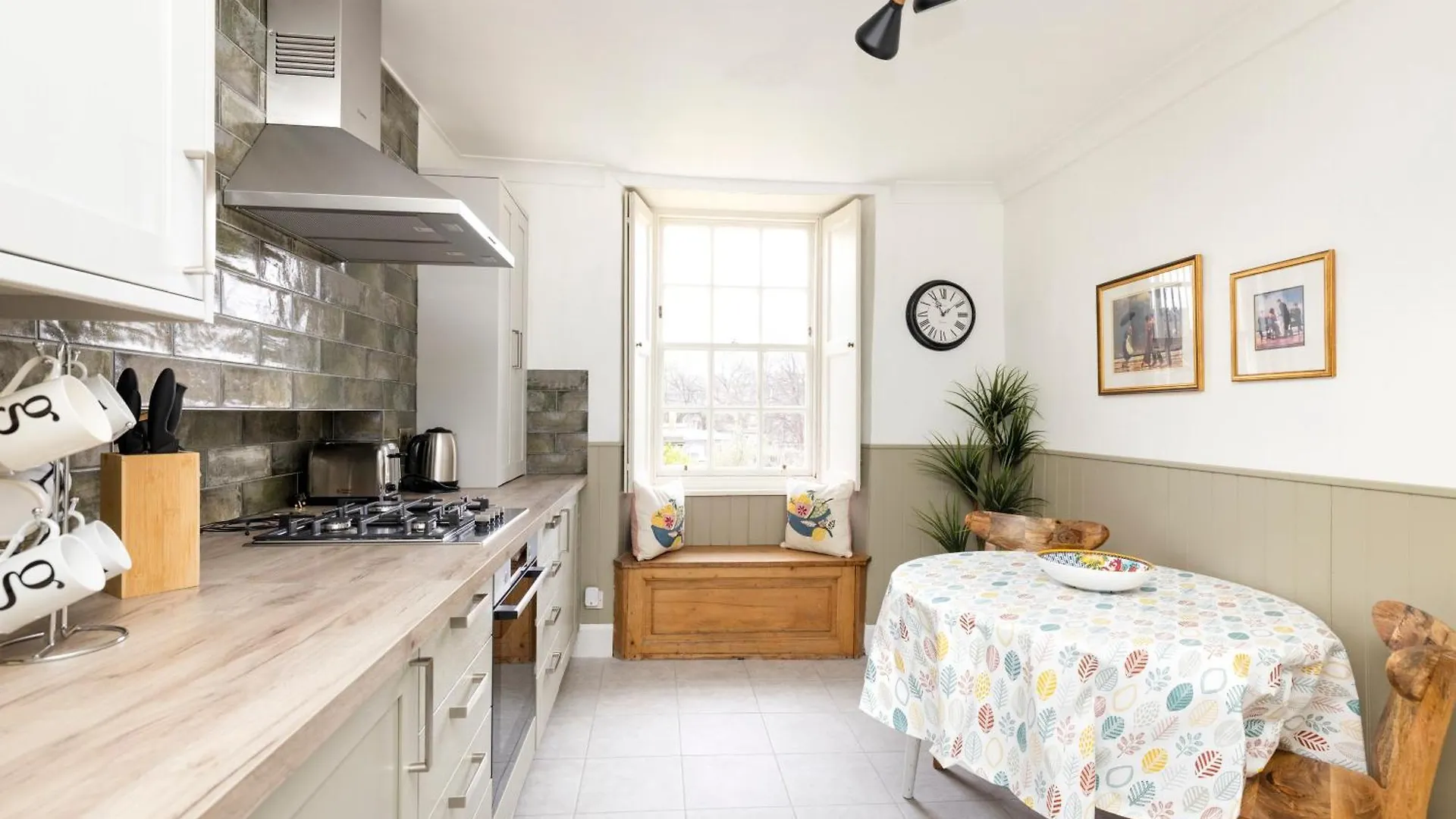 Joivy Beautiful Apartment, Private Garden, Calton Hill Edinburgh 0*,  Velká Británie